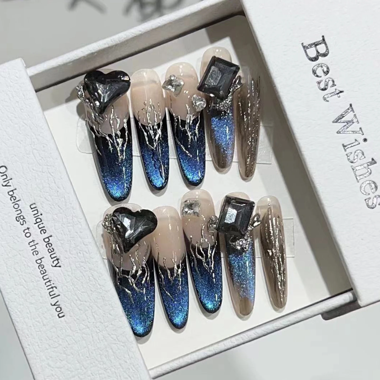 10 шт. супер длинные миндалевидные накладные ногти ручной работы синие во французском стиле кошачий глаз пресс на ногтях сердце бриллиант декор свет роскошные накладные ногти 
10 шт. супер длинные миндалевидные накладные ногти ручной работы синие во французском стиле кошачий глаз пресс на ногтях сердце бриллиант декор свет роскошные накладные ногти