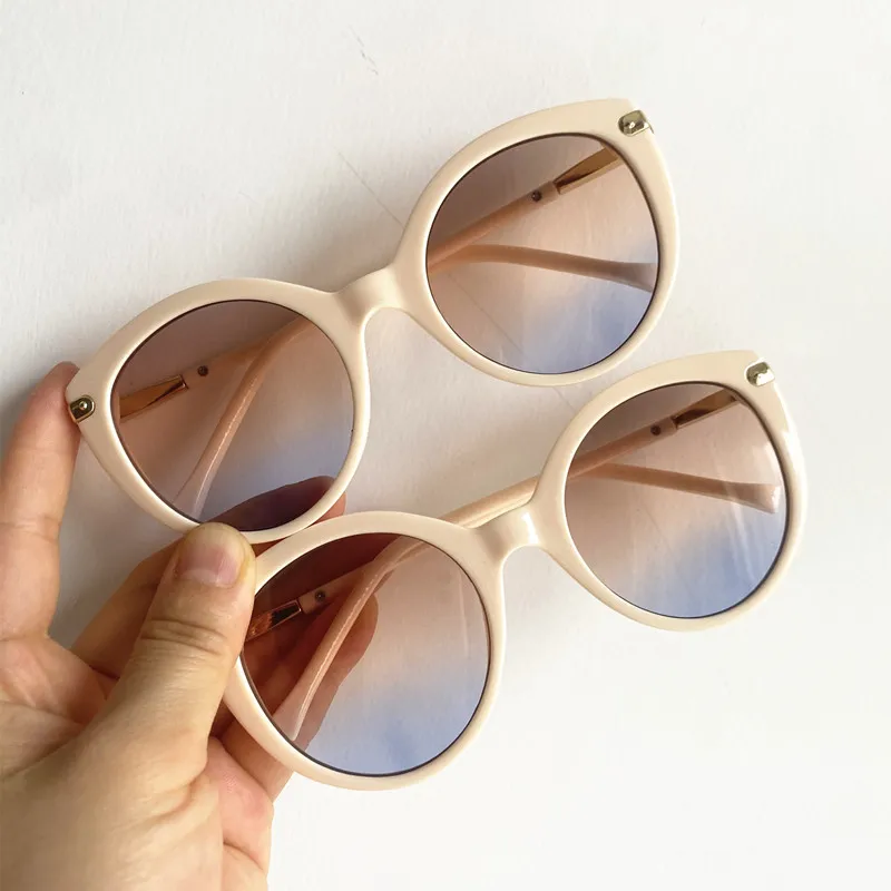 Модные солнцезащитные очки, женские солнцезащитные очки, очки «кошачий глаз», анти-УФ-очки, очки бежевого цвета, декоративная оправа большого размера
Модные солнцезащитные очки, женские солнцезащитные очки, очки «кошачий глаз», анти-УФ-очки, очки бежевого цвета, декоративная оправа большого размера