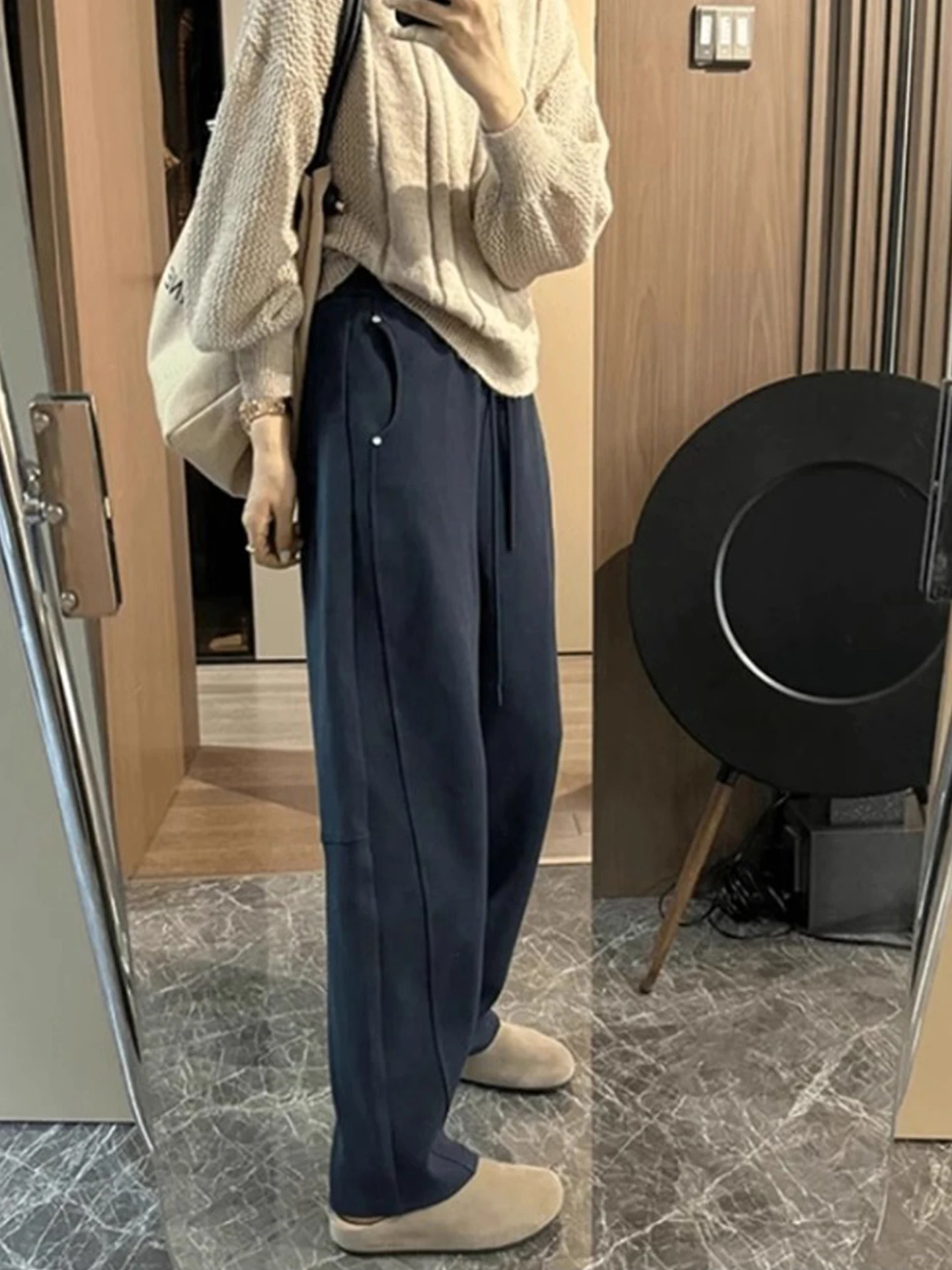 Loose High Waist Wide Leg Pants Women's plus Size Comfortable Casual Trousers Banana Shape Lazy Sporty Sweatpants
Loose High Waist Wide Leg Pants Women's plus Size Comfortable Casual Trousers Banana Shape Lazy Sporty Sweatpants