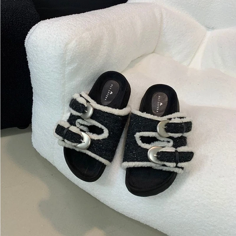 Fashion casual slippers thick sole ladies plush fur flip flops 2024 women outdoor luxury versatile sandals
Fashion casual slippers thick sole ladies plush fur flip flops 2024 women outdoor luxury versatile sandals