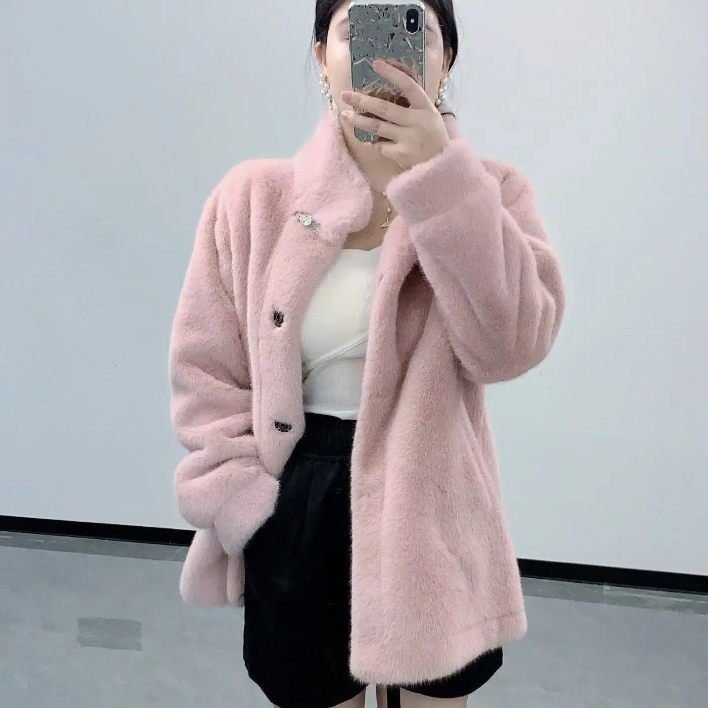 Faux Fur Coat Women Elegant Thickened Fall Winter Outwear Imitation Mink Velvet Solid Warm Stand Collar Streetwear
Faux Fur Coat Women Elegant Thickened Fall Winter Outwear Imitation Mink Velvet Solid Warm Stand Collar Streetwear
