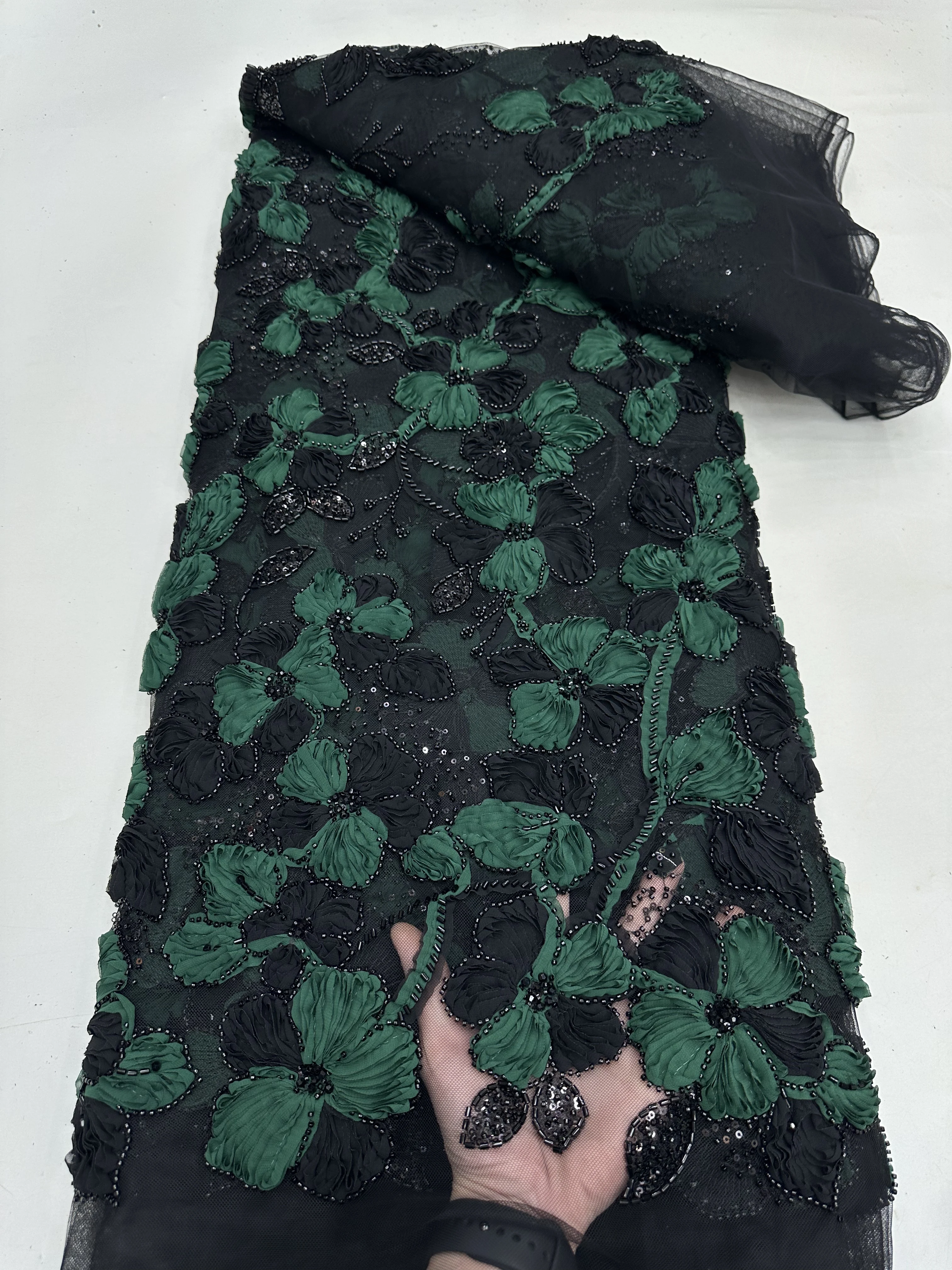 High Quality Fashion African Sequins Tulle Embroidered Groom Lace Fabric Beaded Sequins Lace Fabric For Nigerian Wedding Dress
High Quality Fashion African Sequins Tulle Embroidered Groom Lace Fabric Beaded Sequins Lace Fabric For Nigerian Wedding Dress