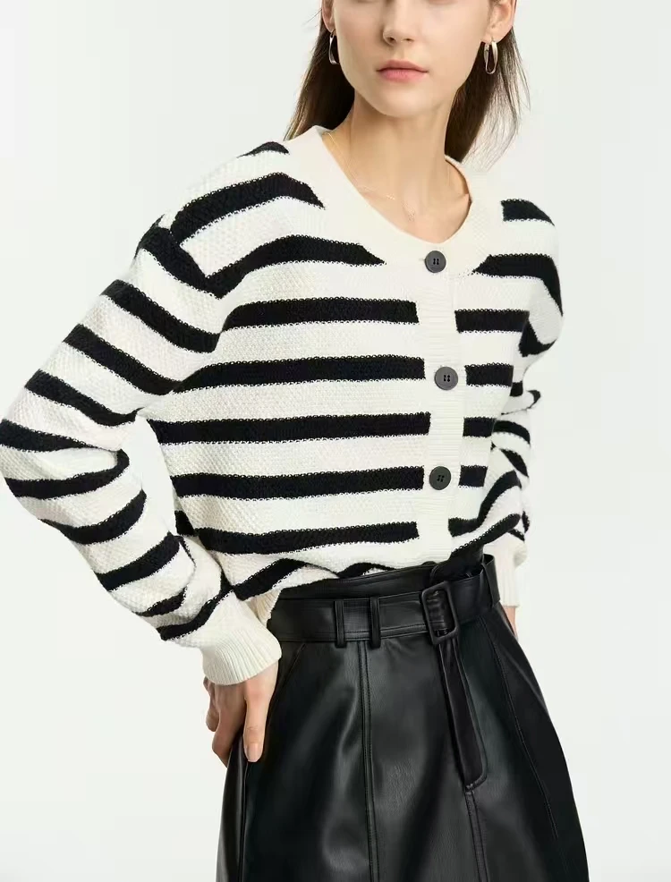 Women's Fall New Loose Stripe Knit Color Contrast Long Sleeve O-Neck Women's Cardigan
Women's Fall New Loose Stripe Knit Color Contrast Long Sleeve O-Neck Women's Cardigan