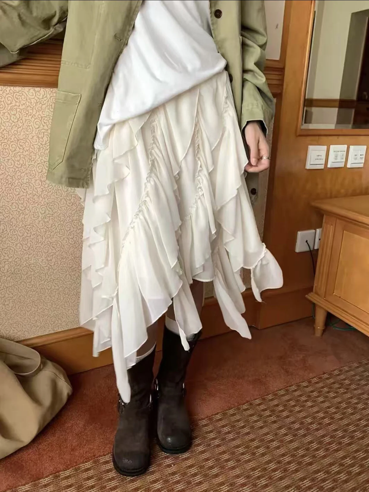 at Fashion Early Spring New Asymmetrical Chiffon Midi Skirt Women's Retro Design Apricot Color High Waist Casual Style Skirt
at Fashion Early Spring New Asymmetrical Chiffon Midi Skirt Women's Retro Design Apricot Color High Waist Casual Style Skirt