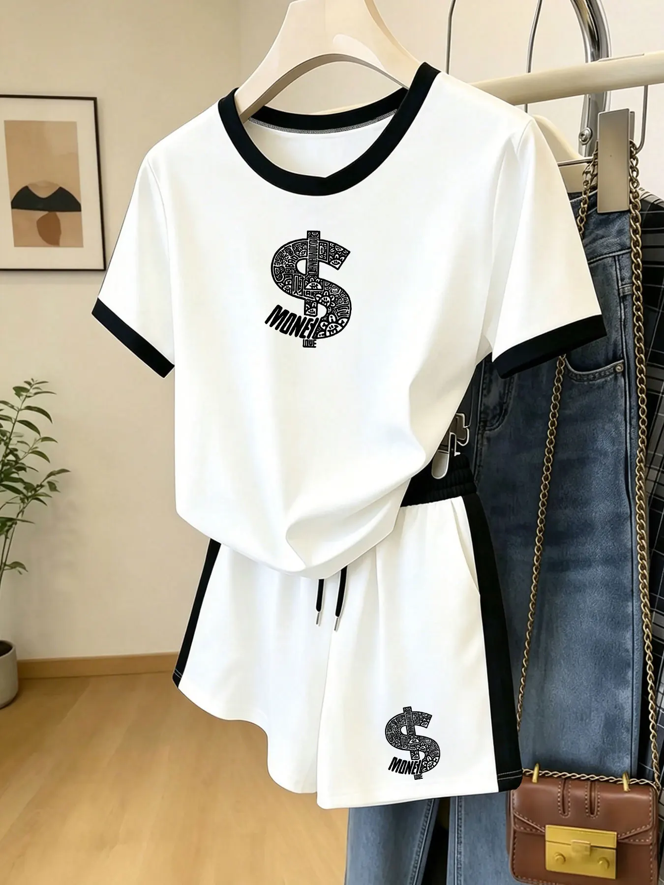 Summer Lightweight Breathable Casual Set with Fun Dollar Sign Print and Contrasting Edges, T-Shirt and Shorts Two-Piece Set
Summer Lightweight Breathable Casual Set with Fun Dollar Sign Print and Contrasting Edges, T-Shirt and Shorts Two-Piece Set