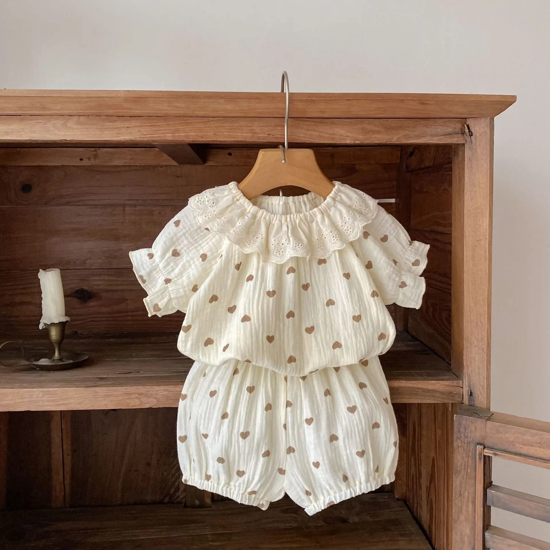 Summer New Heart Print Lace Collar Top and Pants Set Short Sleeve Sweet Two-Piece Set
Summer New Heart Print Lace Collar Top and Pants Set Short Sleeve Sweet Two-Piece Set