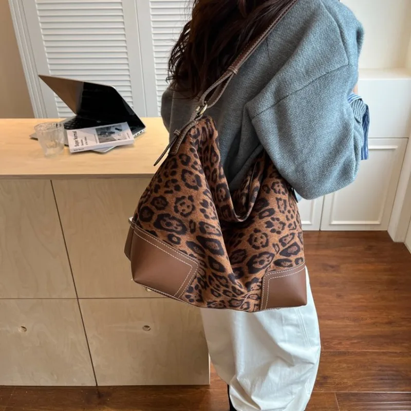 Luxury Vintage Leather Shoulder Bag Women Handbag Designer Tote Crossbody Purse Satchel Classic Diaper Bag
Luxury Vintage Leather Shoulder Bag Women Handbag Designer Tote Crossbody Purse Satchel Classic Diaper Bag