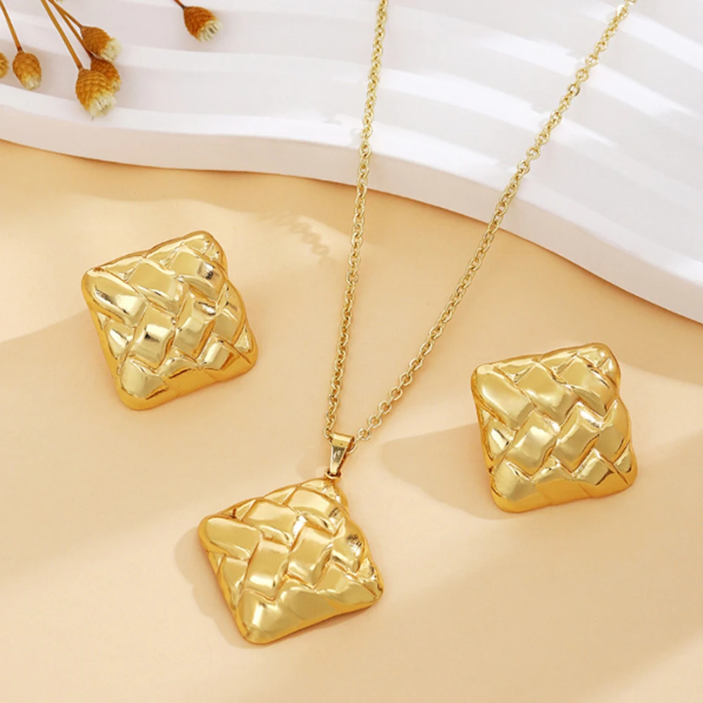 Jewelry for Women Luxury Gold Color Earrings Trendy Necklace Minimalist Clip Earrings Set Fashion Jewelry Set Gift Daily Party
Jewelry for Women Luxury Gold Color Earrings Trendy Necklace Minimalist Clip Earrings Set Fashion Jewelry Set Gift Daily Party