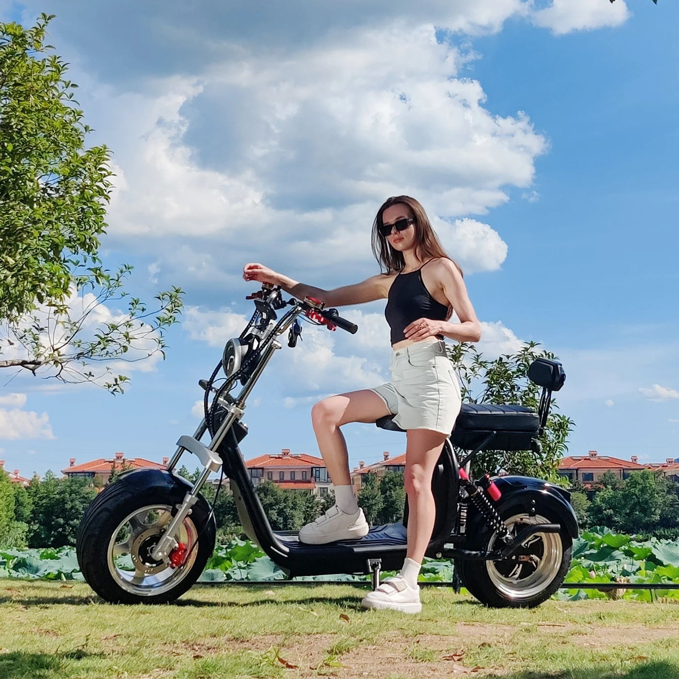 Citycoco 2-колесный электрический мотоцикл, двигатель 4000 Вт, максимальная скорость, 50 миль/ч, 60 В, 25 Ач, зарядка аккумулятора, электрический скутер
Citycoco 2-колесный электрический мотоцикл, двигатель 4000 Вт, максимальная скорость, 50 миль/ч, 60 В, 25 Ач, зарядка аккумулятора, электрический скутер