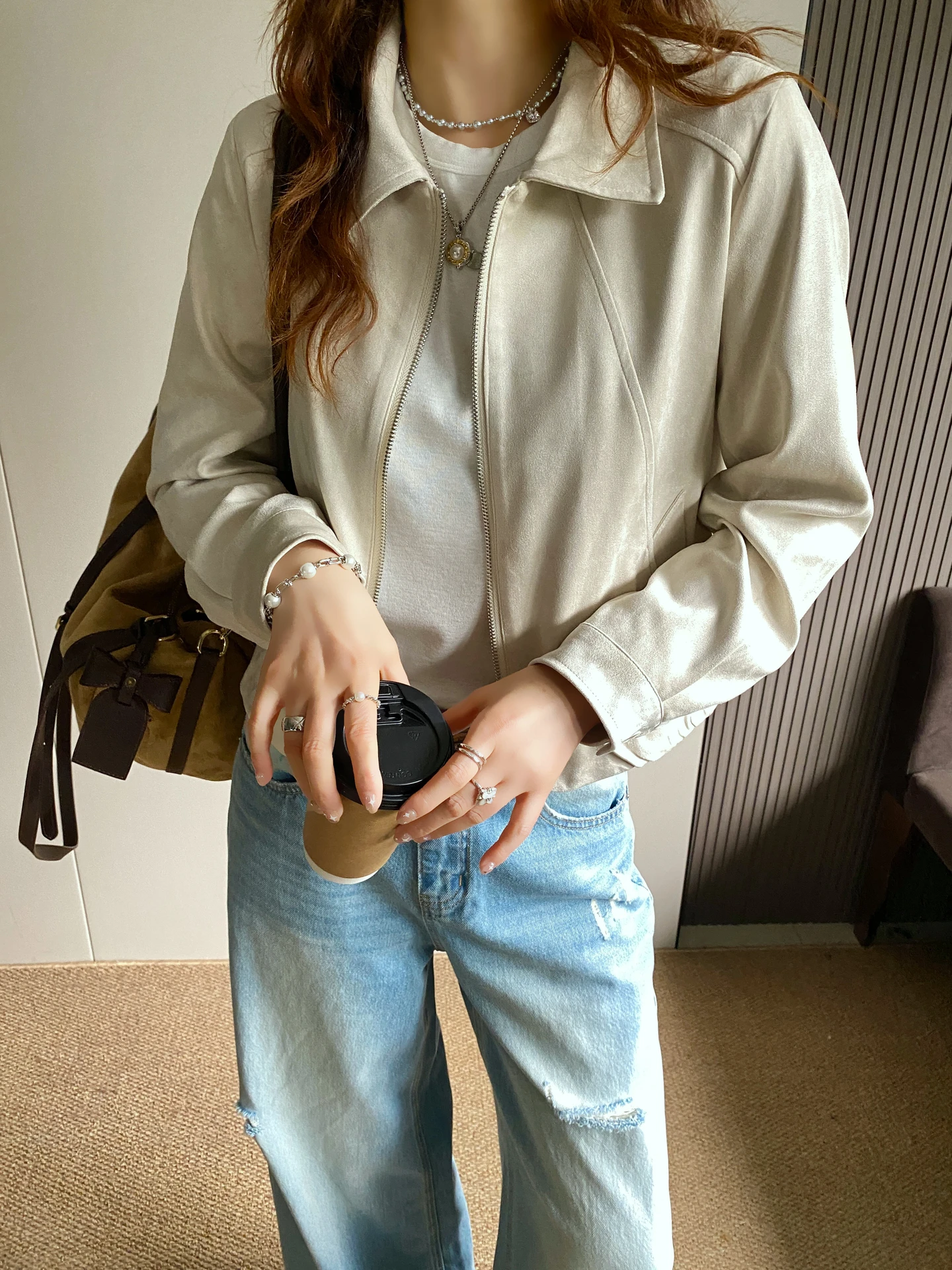 Street Sle Velvet ort Jaet Women's Casual Loose Fit Button Detailing Zipper kets Windproof Spring 2026 Design
Street Sle Velvet ort Jaet Women's Casual Loose Fit Button Detailing Zipper kets Windproof Spring 2026 Design
