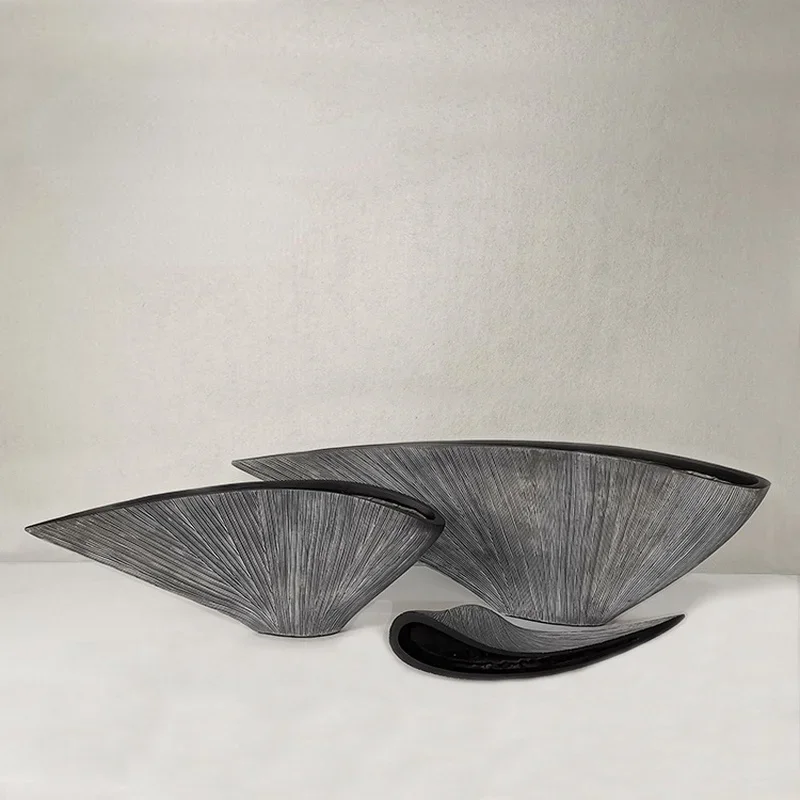 Creative Nordic style resin vase modern abstract fan-shaped vase decorative crafts home decoration dried flowers
Creative Nordic style resin vase modern abstract fan-shaped vase decorative crafts home decoration dried flowers