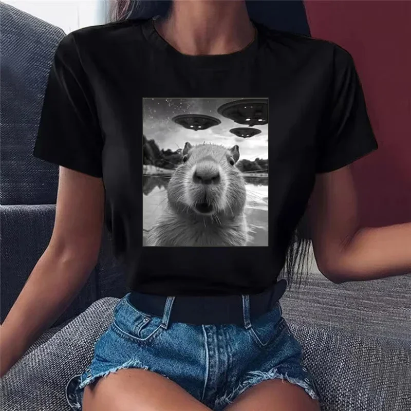 TShirt Funny Kapibala Graphic T-shirt Short Sleeve Round Neck Streetwear Clothing Pullover Capybara Selfie with UFOs Weird Print
TShirt Funny Kapibala Graphic T-shirt Short Sleeve Round Neck Streetwear Clothing Pullover Capybara Selfie with UFOs Weird Print