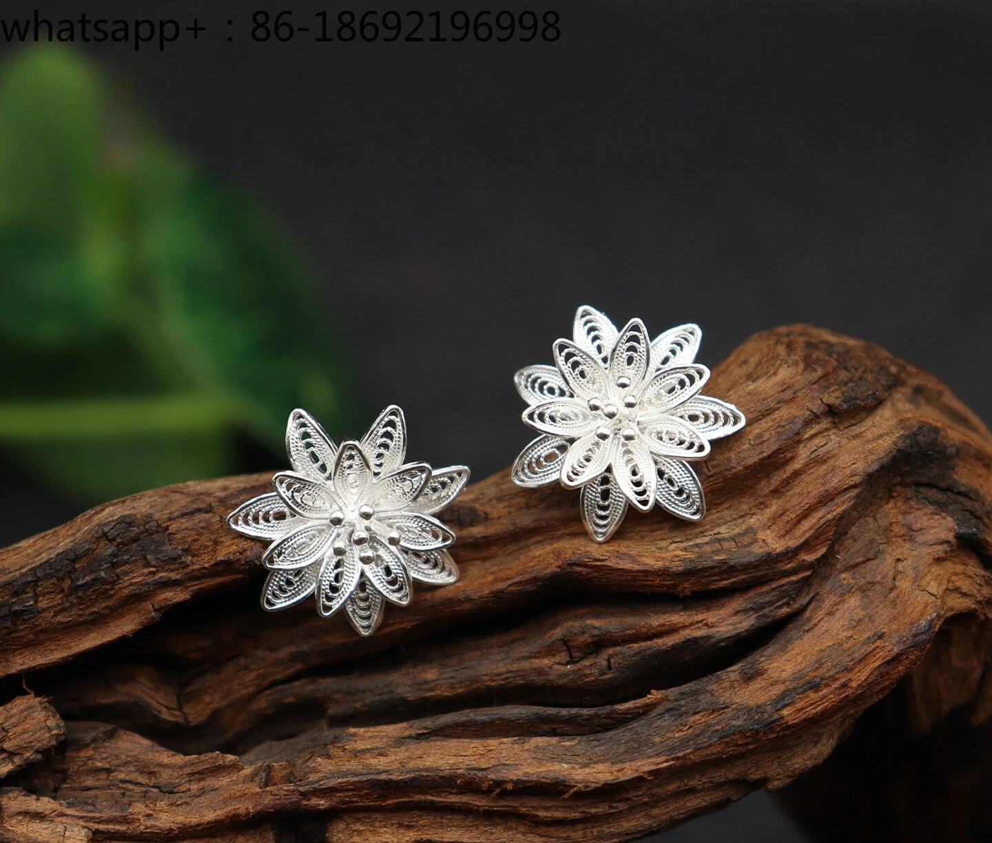 999 Pure Silver Simple Antique Daisy Stud Earrings Plain and Elegant Intangible Cultural Heritage Filaments Sterling Silver
999 Pure Silver Simple Antique Daisy Stud Earrings Plain and Elegant Intangible Cultural Heritage Filaments Sterling Silver