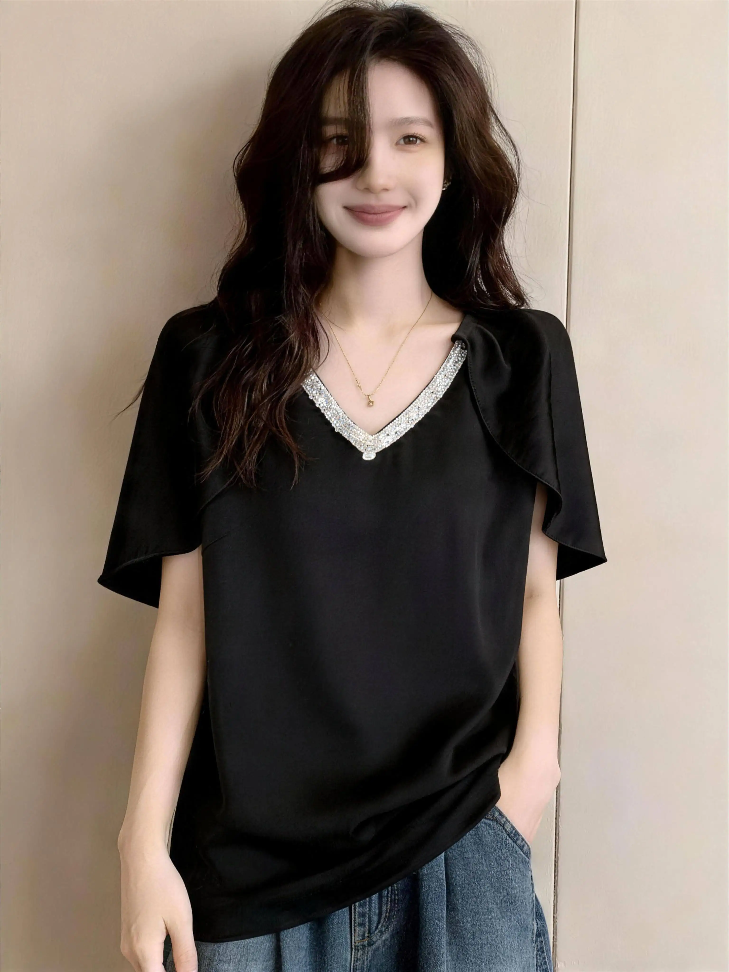 Elegant V-Neck Shoulder Shirt Women's plus Size Fashionable Acetate Satin Top Korean Style Commute Wind Loose Fit Short Sleeve
Elegant V-Neck Shoulder Shirt Women's plus Size Fashionable Acetate Satin Top Korean Style Commute Wind Loose Fit Short Sleeve