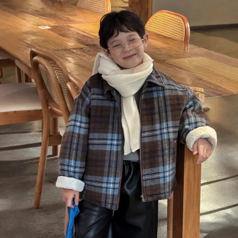 Осень-зима 2025: плотная теплая детская одежда для мальчиков и девочек, стеганая клетчатая коричневая шерстяная короткая куртка, пальто для детей 4–12 лет, верхняя одежда
Осень-зима 2025: плотная теплая детская одежда для мальчиков и девочек, стеганая клетчатая коричневая шерстяная короткая куртка, пальто для детей 4–12 лет, верхняя одежда