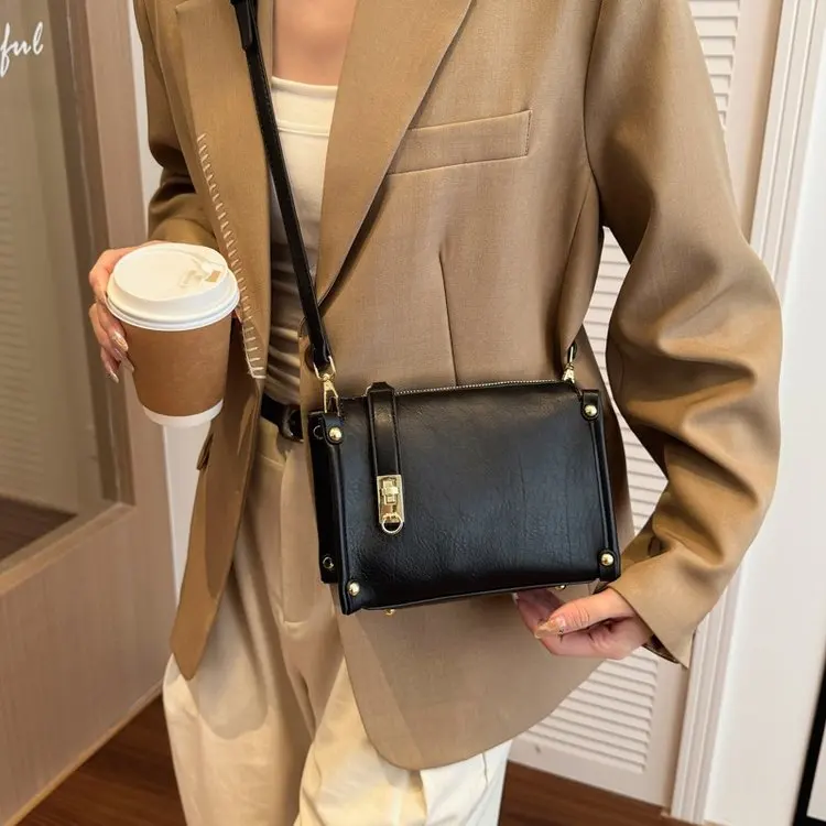 2026 New Korean Niche High-end Retro Bag, Fashion Versatile Commute Casual Shoulder Crossbody Handbag for Women
2026 New Korean Niche High-end Retro Bag, Fashion Versatile Commute Casual Shoulder Crossbody Handbag for Women
