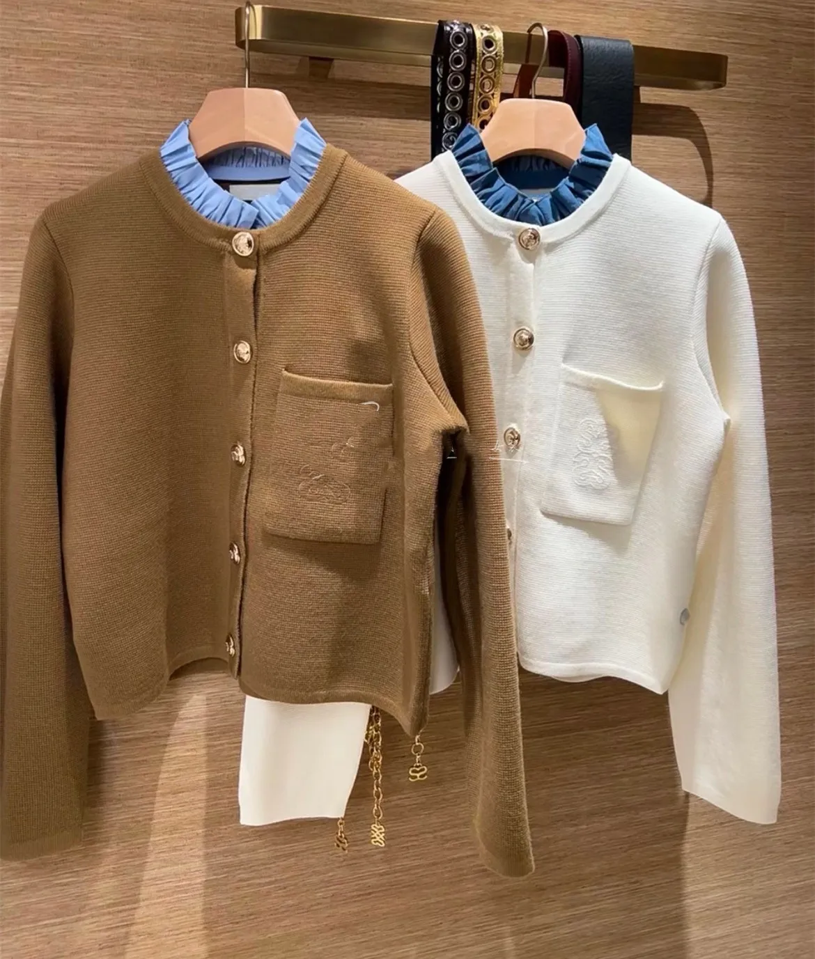 High-End Version European Style Women's Short Knitted Cardigan Detachable Collar Color Block Top Outerwear Jacket
High-End Version European Style Women's Short Knitted Cardigan Detachable Collar Color Block Top Outerwear Jacket