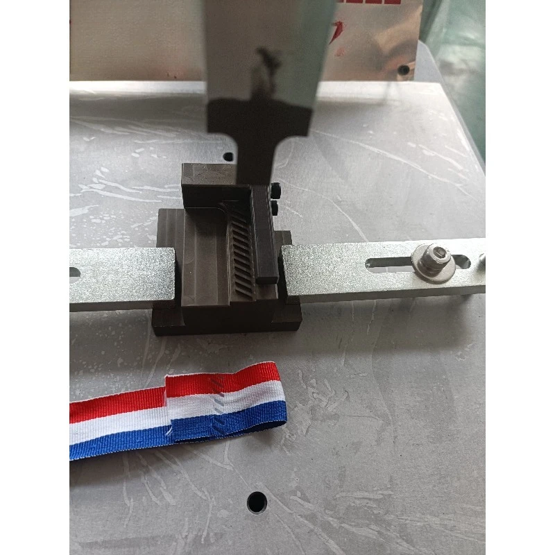 Digital Ultrasonic Machine for Welding Ribbons Welding Medal Strap Machine
Digital Ultrasonic Machine for Welding Ribbons Welding Medal Strap Machine