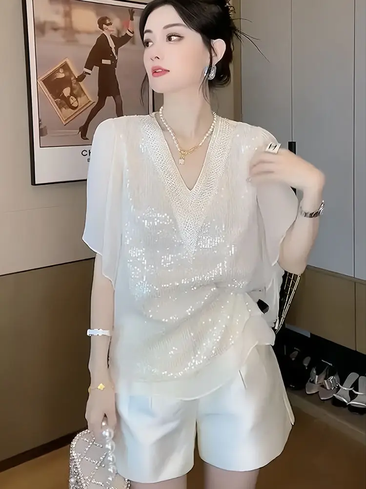 Glitter Design V-Neck Loose Casual Shorts Two-Piece Set for plus Size Women Summer Fashionable Korean Style High Waist Shorts
Glitter Design V-Neck Loose Casual Shorts Two-Piece Set for plus Size Women Summer Fashionable Korean Style High Waist Shorts