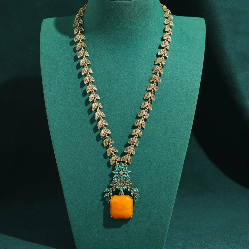 Vintage Gold Color Leaf Beeswax Yellow Choker Necklace Octagonal Natural Stone Green Rhinestone High Birthday Jewelry 2026 Brand
Vintage Gold Color Leaf Beeswax Yellow Choker Necklace Octagonal Natural Stone Green Rhinestone High Birthday Jewelry 2026 Brand