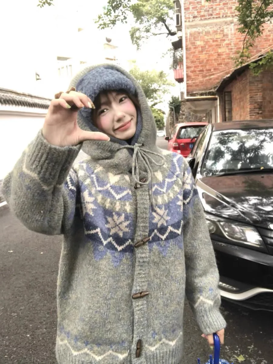 Sweet Hot Girl Horn Button Hooded Knitted Cardigan Women's Autumn Winter Loose Long-sleeved Thick Sweater Coat Female Clothes
Sweet Hot Girl Horn Button Hooded Knitted Cardigan Women's Autumn Winter Loose Long-sleeved Thick Sweater Coat Female Clothes