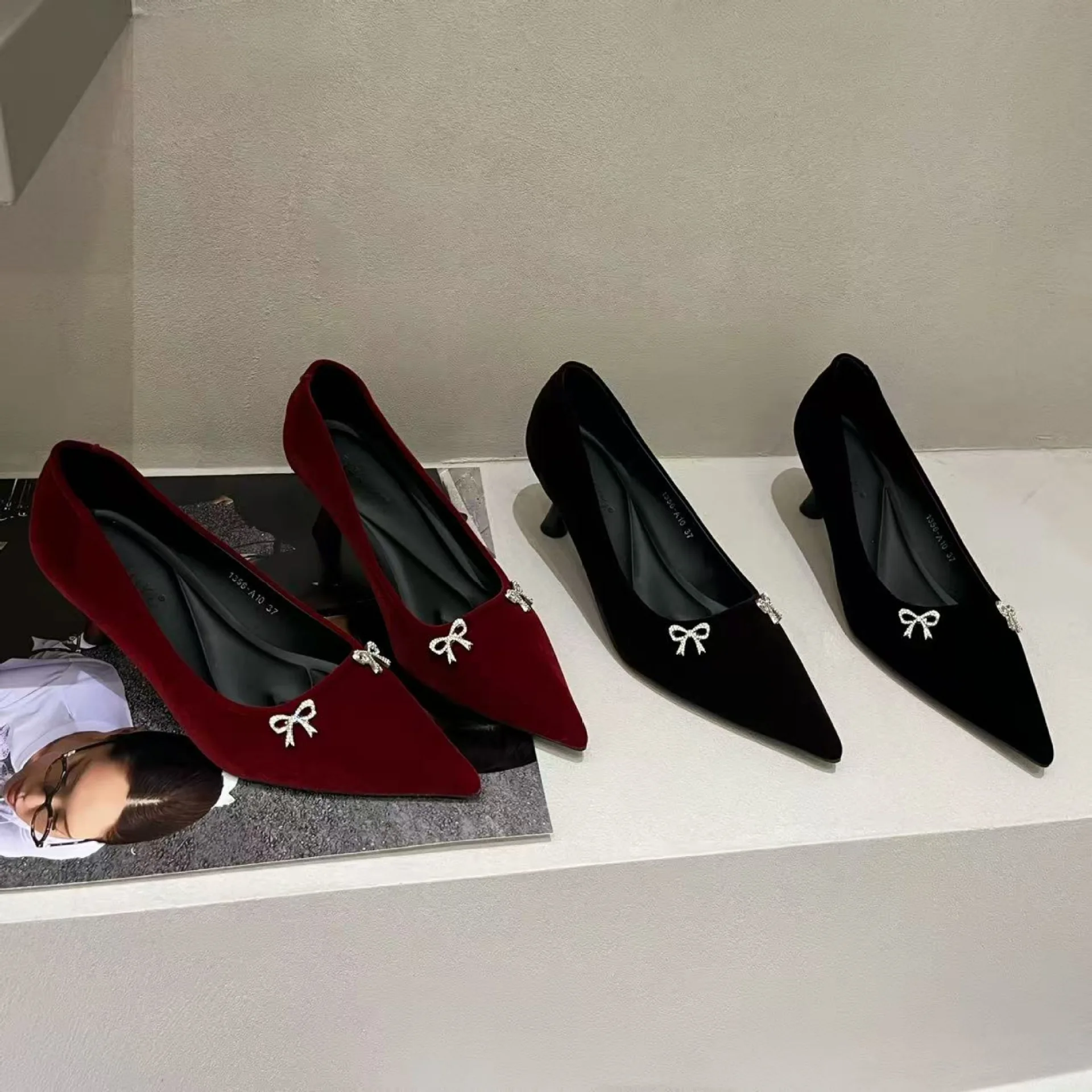 Red Knot Pointed Toe High Heels Comfortable Commuter Shoes Women's Fashion Single Shoes Easy to Wear Daily Footwear
Red Knot Pointed Toe High Heels Comfortable Commuter Shoes Women's Fashion Single Shoes Easy to Wear Daily Footwear