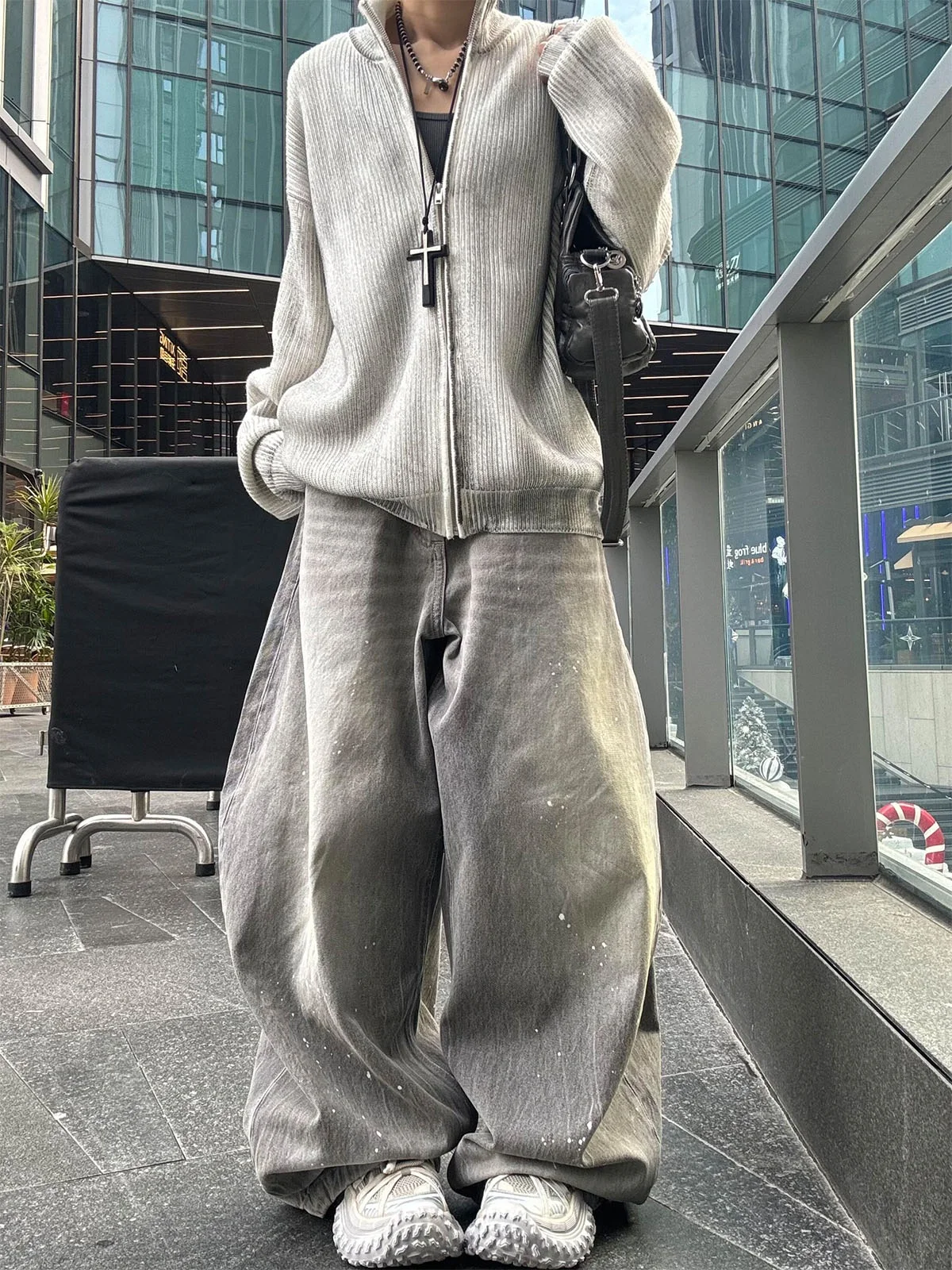 Retro American Washed Grey Distressed Ink Splatter Denim Jeans High Street Loose Wide Leg Knife Casual Loose Fit Jeans
Retro American Washed Grey Distressed Ink Splatter Denim Jeans High Street Loose Wide Leg Knife Casual Loose Fit Jeans