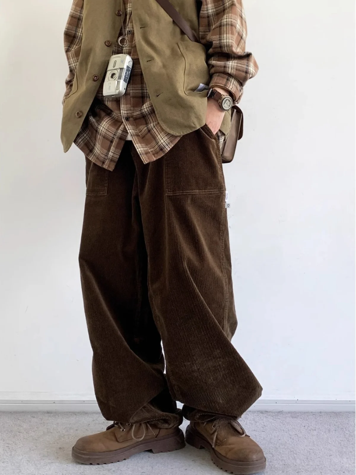 Ретро-джинсы в японском стиле из вельвета, свободные, с широкими штанинами, утепленные, осенне-зимние, повседневные брюки для мужчин и женщин, молодежные прямые брюки Vitali
Ретро-джинсы в японском стиле из вельвета, свободные, с широкими штанинами, утепленные, осенне-зимние, повседневные брюки для мужчин и женщин, молодежные прямые брюки Vitali