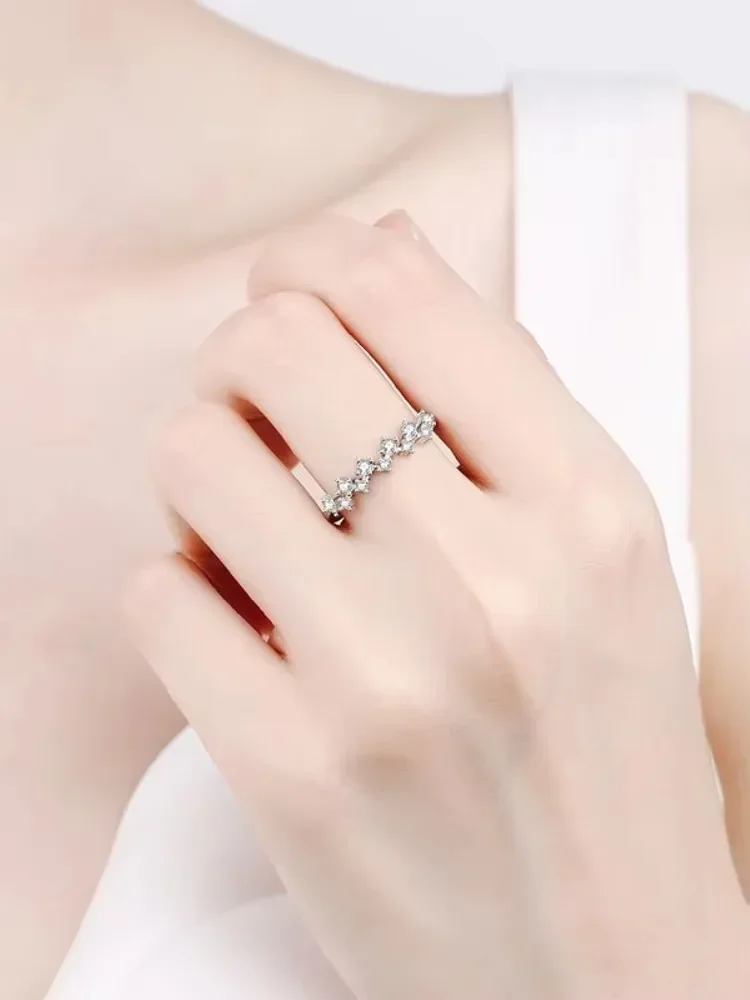 Fashion Hot Sale 925 Sterling Silver Moissanite Ring VVS1 D-color Women's Fashion Simple Trendy Wave For Women Premium Jewelry
Fashion Hot Sale 925 Sterling Silver Moissanite Ring VVS1 D-color Women's Fashion Simple Trendy Wave For Women Premium Jewelry