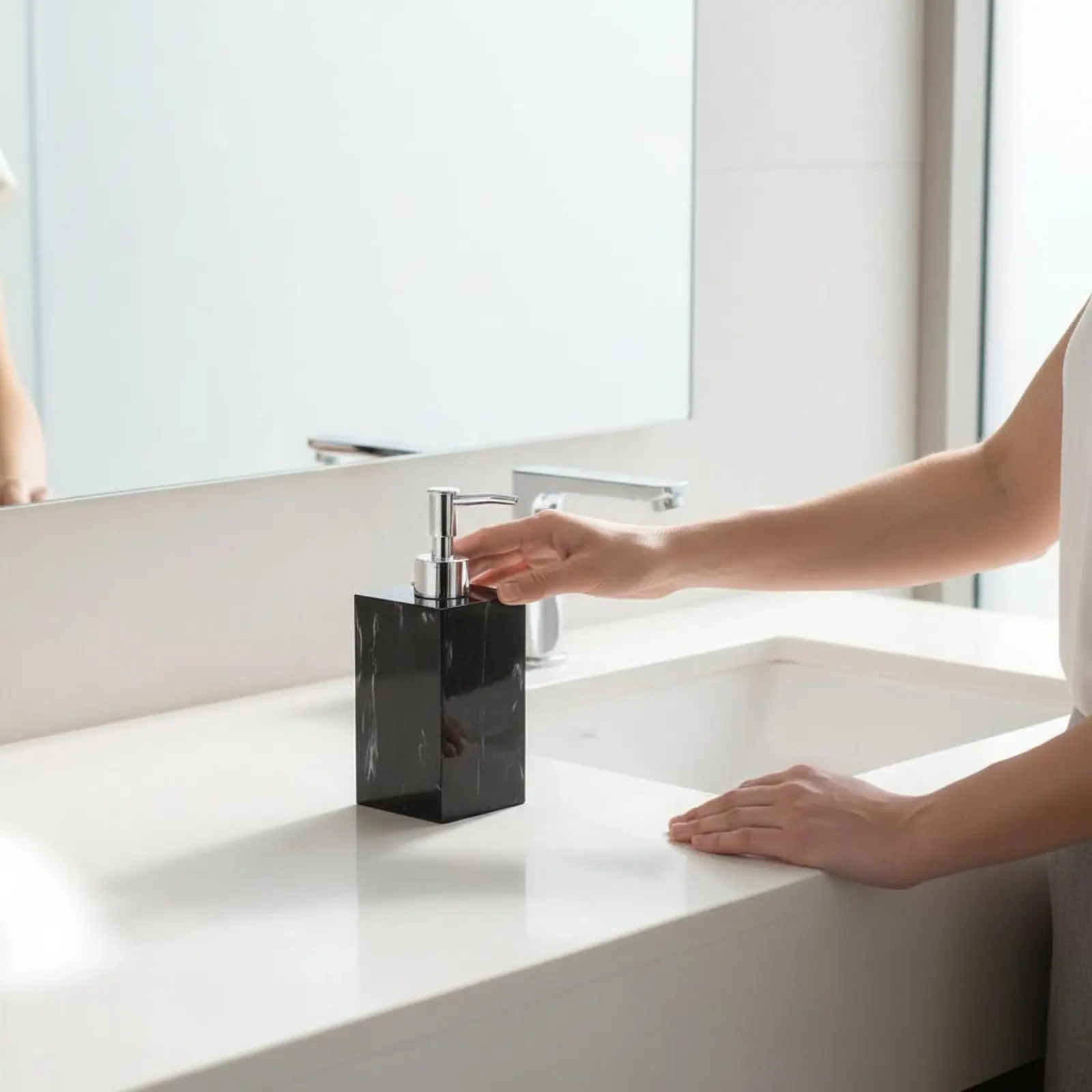 Faux Marble Soap Dispenser Hotel Design Refillable Liquid Soap Bottle Square Resin Lotion Bottle Easy Pump for Kitchen
Faux Marble Soap Dispenser Hotel Design Refillable Liquid Soap Bottle Square Resin Lotion Bottle Easy Pump for Kitchen