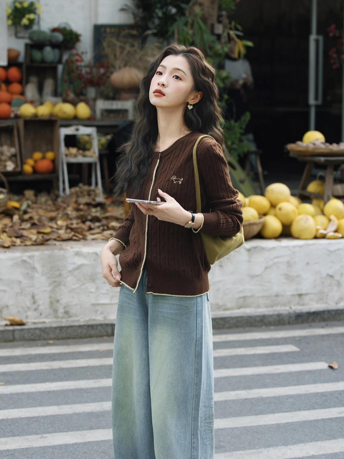 Коричневый вязаный кардиган с вышивкой, женский, свободного кроя, винтажный, с длинными рукавами, шерстяной свитер для повседневной носки
Коричневый вязаный кардиган с вышивкой, женский, свободного кроя, винтажный, с длинными рукавами, шерстяной свитер для повседневной носки