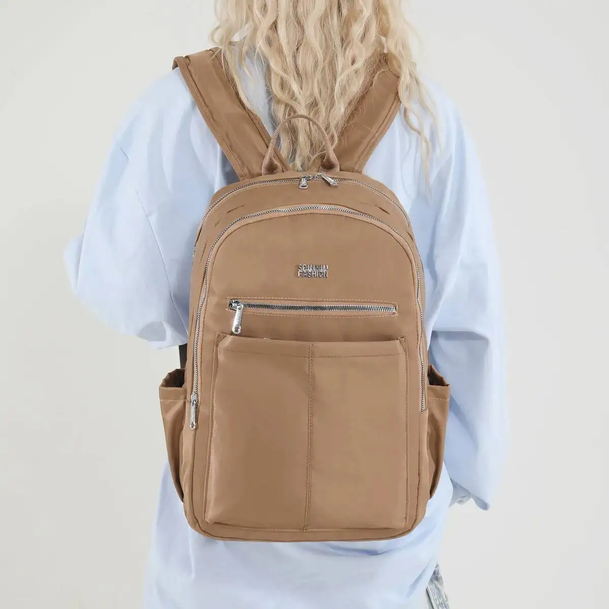 Модный однотонный женский рюкзак из ткани Оксфорд, простые двойные сумки на плечо, повседневный весенний новый стиль
Модный однотонный женский рюкзак из ткани Оксфорд, простые двойные сумки на плечо, повседневный весенний новый стиль