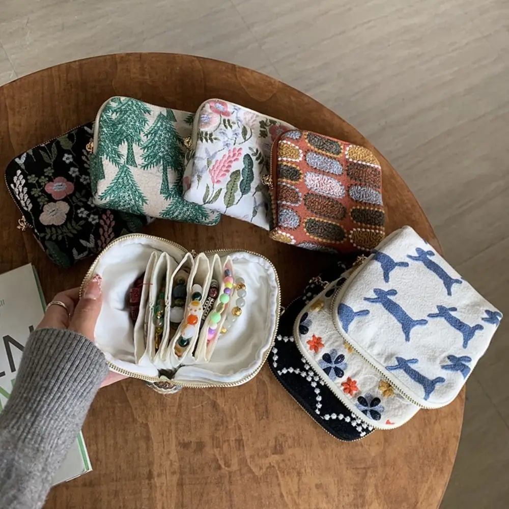 Многослойная вышитая сумка для хранения ювелирных изделий, хлопково-льняная вышивка, портативный органайзер для ювелирных изделий, этнический стиль, анти-потерянный дизайн
Многослойная вышитая сумка для хранения ювелирных изделий, хлопково-льняная вышивка, портативный органайзер для ювелирных изделий, этнический стиль, анти-потерянный дизайн