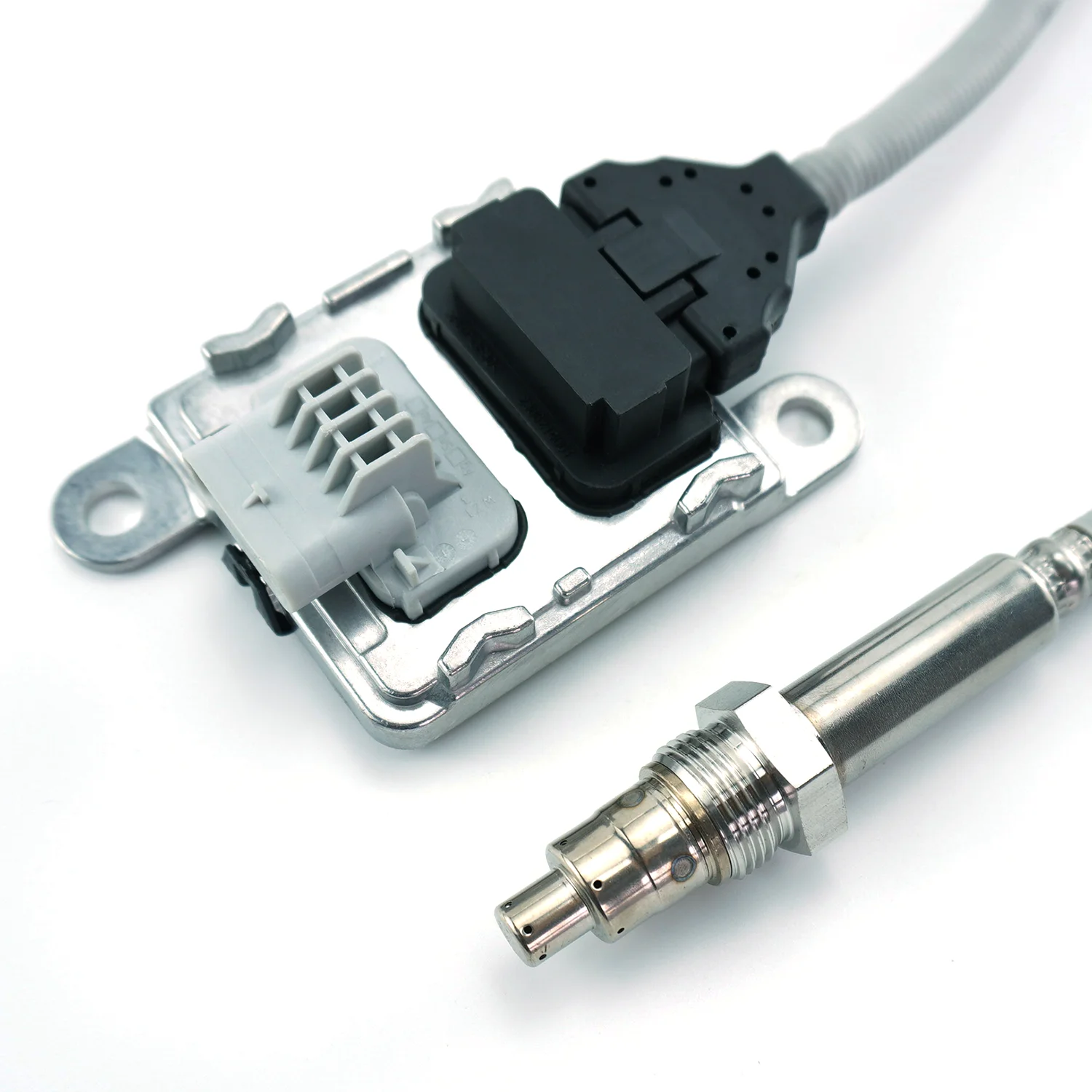 5WK97339A A0101532328 New Nitrogen Oxygen NOx Sensor For Mercedes-Benz DDE Detroit DD13 DD15 DD16
5WK97339A A0101532328 New Nitrogen Oxygen NOx Sensor For Mercedes-Benz DDE Detroit DD13 DD15 DD16