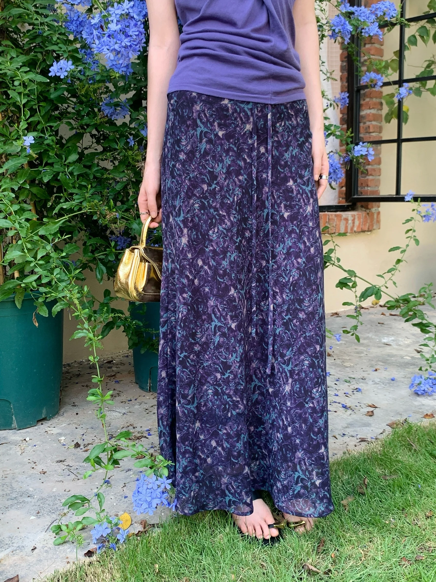 Элегантная женская юбка миди с цветочным принтом, струящаяся, с завышенной талией, А-силуэт, удобная для повседневной носки, из тонкого материала
Элегантная женская юбка миди с цветочным принтом, струящаяся, с завышенной талией, А-силуэт, удобная для повседневной носки, из тонкого материала