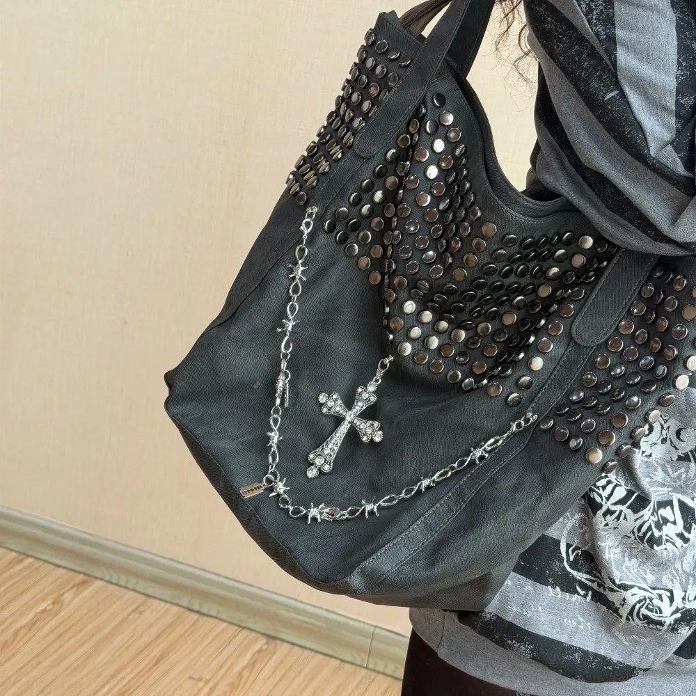 Original Spice Girl Punk Style Shoulder Bags Rivet Cross Tote Bag Women's Chain Handbag Large Capacity Rock Style Bag
Original Spice Girl Punk Style Shoulder Bags Rivet Cross Tote Bag Women's Chain Handbag Large Capacity Rock Style Bag