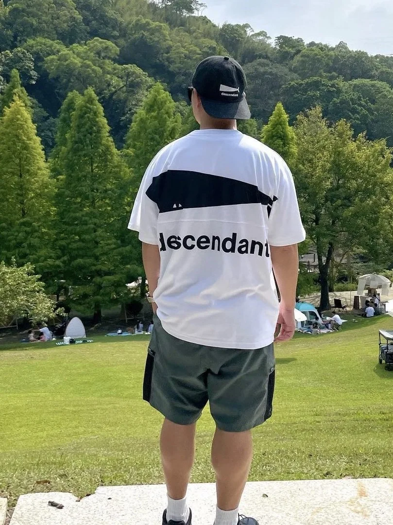 DCDT Whale print on the back casual loose version of the round-necked short-sleeved T-shirt men's and women's summer comfort
DCDT Whale print on the back casual loose version of the round-necked short-sleeved T-shirt men's and women's summer comfort