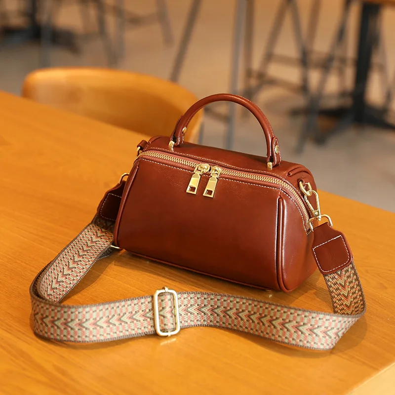 High end crossbody bag, new women's single shoulder leather commuting fashionable Western style pillow bag, vintage handbag
High end crossbody bag, new women's single shoulder leather commuting fashionable Western style pillow bag, vintage handbag