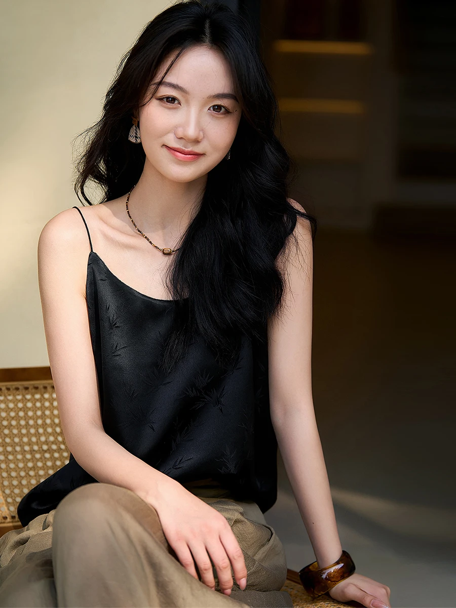 XiaoHanGe Bamboo Leaf Embroidery Silk Blend Camisole Women's Fashionable Commute Style round Neck Inner Wear Top
XiaoHanGe Bamboo Leaf Embroidery Silk Blend Camisole Women's Fashionable Commute Style round Neck Inner Wear Top