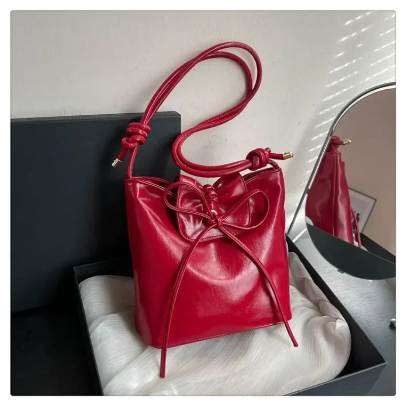 2025 Spring Red Handbag, Women's New Crossbody Bag, Light Luxury, Small Square Bag, Small Square Bag Bolsa Cuadrada Pequeña
2025 Spring Red Handbag, Women's New Crossbody Bag, Light Luxury, Small Square Bag, Small Square Bag Bolsa Cuadrada Pequeña