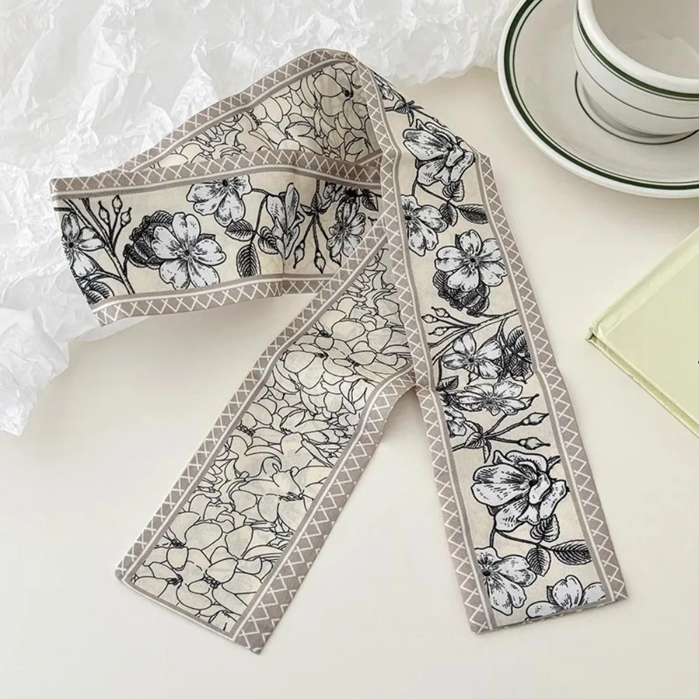 Versatile 90×7cm Silk Scarf Elegant Double Sided Narrow Scarf Floral Pattern Retro Neck Scarf for Women
Versatile 90×7cm Silk Scarf Elegant Double Sided Narrow Scarf Floral Pattern Retro Neck Scarf for Women