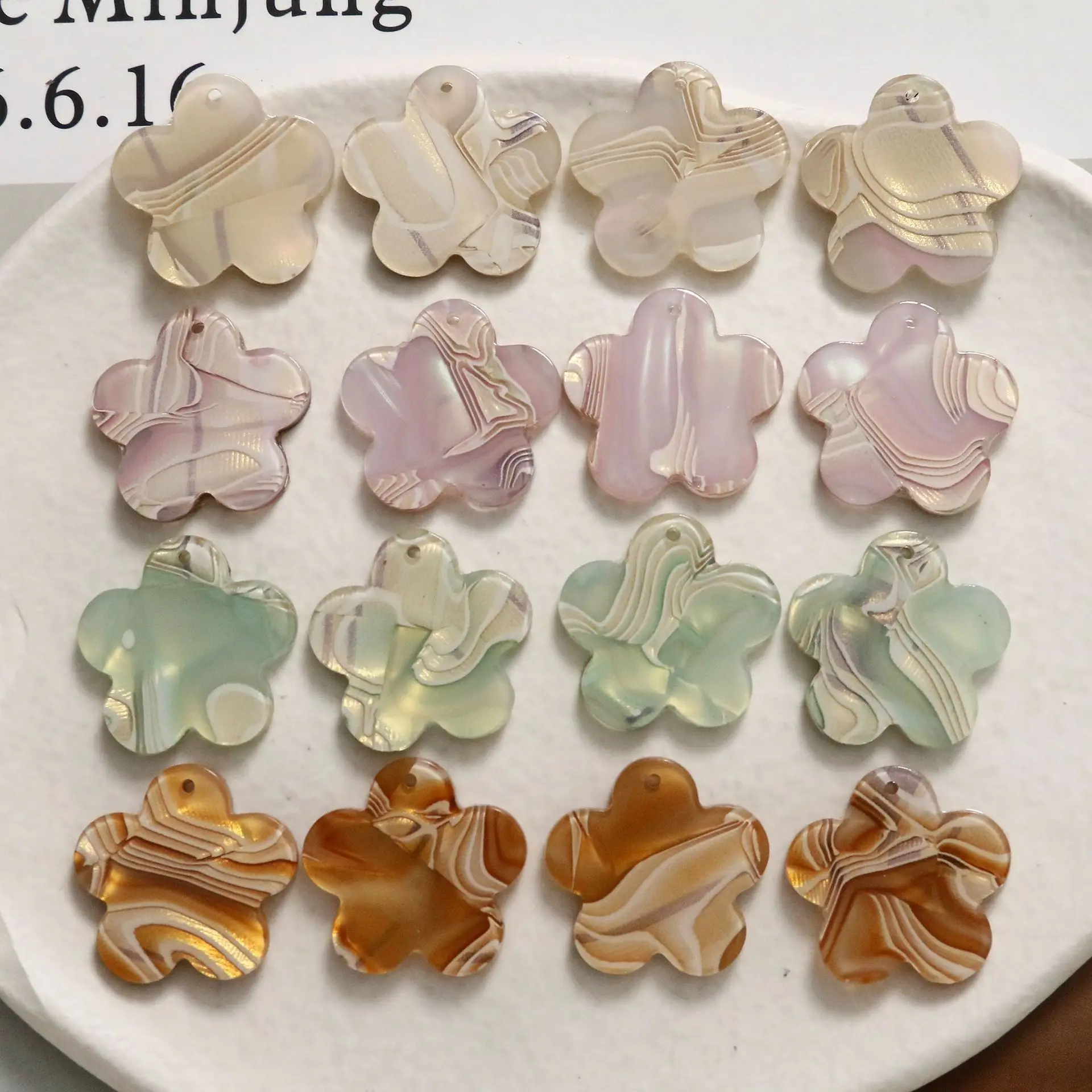 Wholesale 30pcs/lot 22mm color pattern print cartoon flowers shape acrylic beads diy jewelry earring pendant accessory
Wholesale 30pcs/lot 22mm color pattern print cartoon flowers shape acrylic beads diy jewelry earring pendant accessory