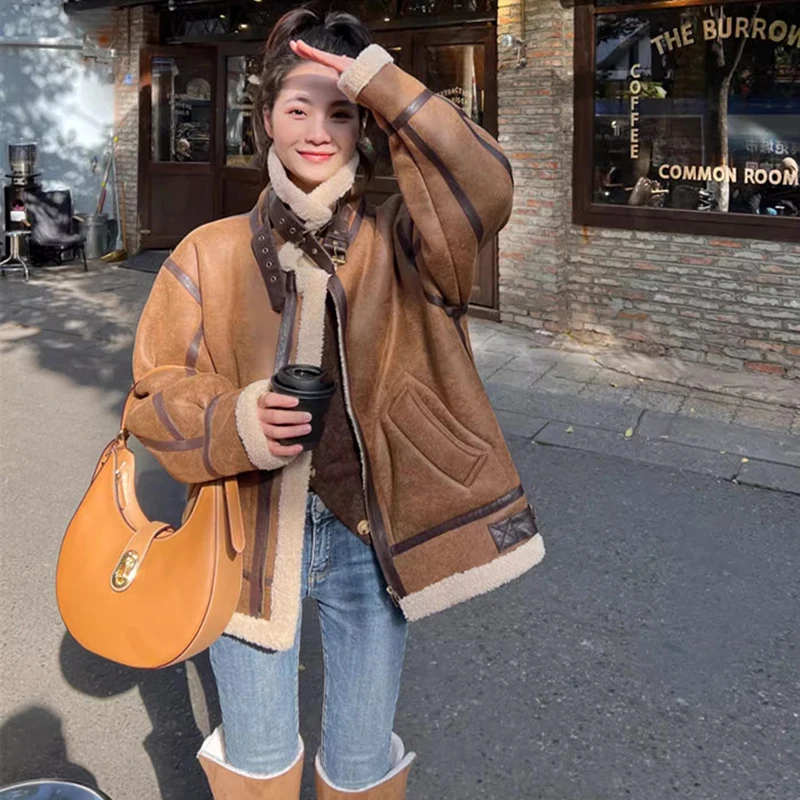 Winter Women's Fur Leather Jacket Long Sleeve Loose Warm Lamb Wool Vintage Thickened Locomotive Lapel Female PU Motorcycle Coat
Winter Women's Fur Leather Jacket Long Sleeve Loose Warm Lamb Wool Vintage Thickened Locomotive Lapel Female PU Motorcycle Coat
