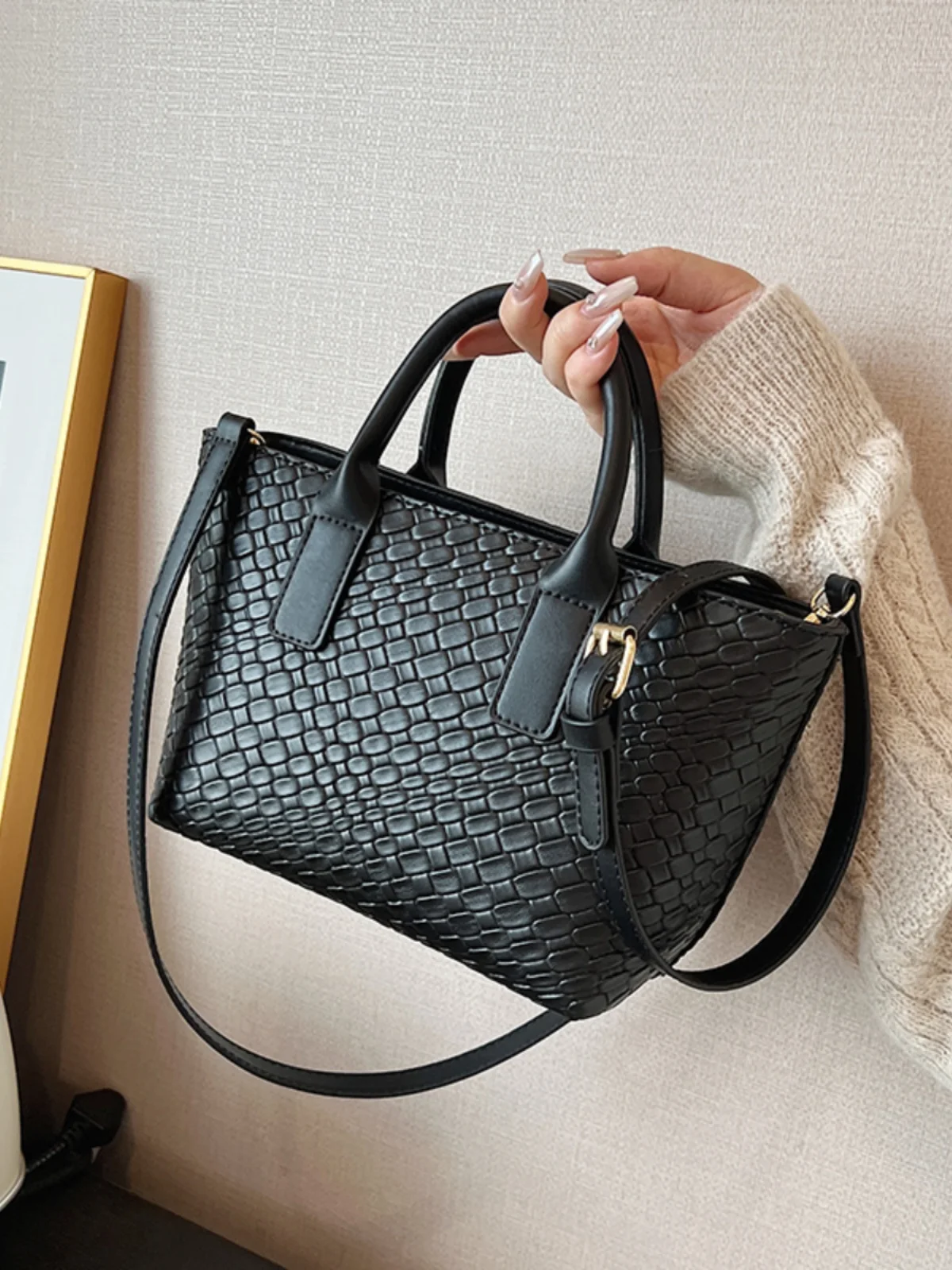 Niche Design Bags 2023 New Women's Bags Fashion Crossbody Bags Portable Bucket Bags
Niche Design Bags 2023 New Women's Bags Fashion Crossbody Bags Portable Bucket Bags