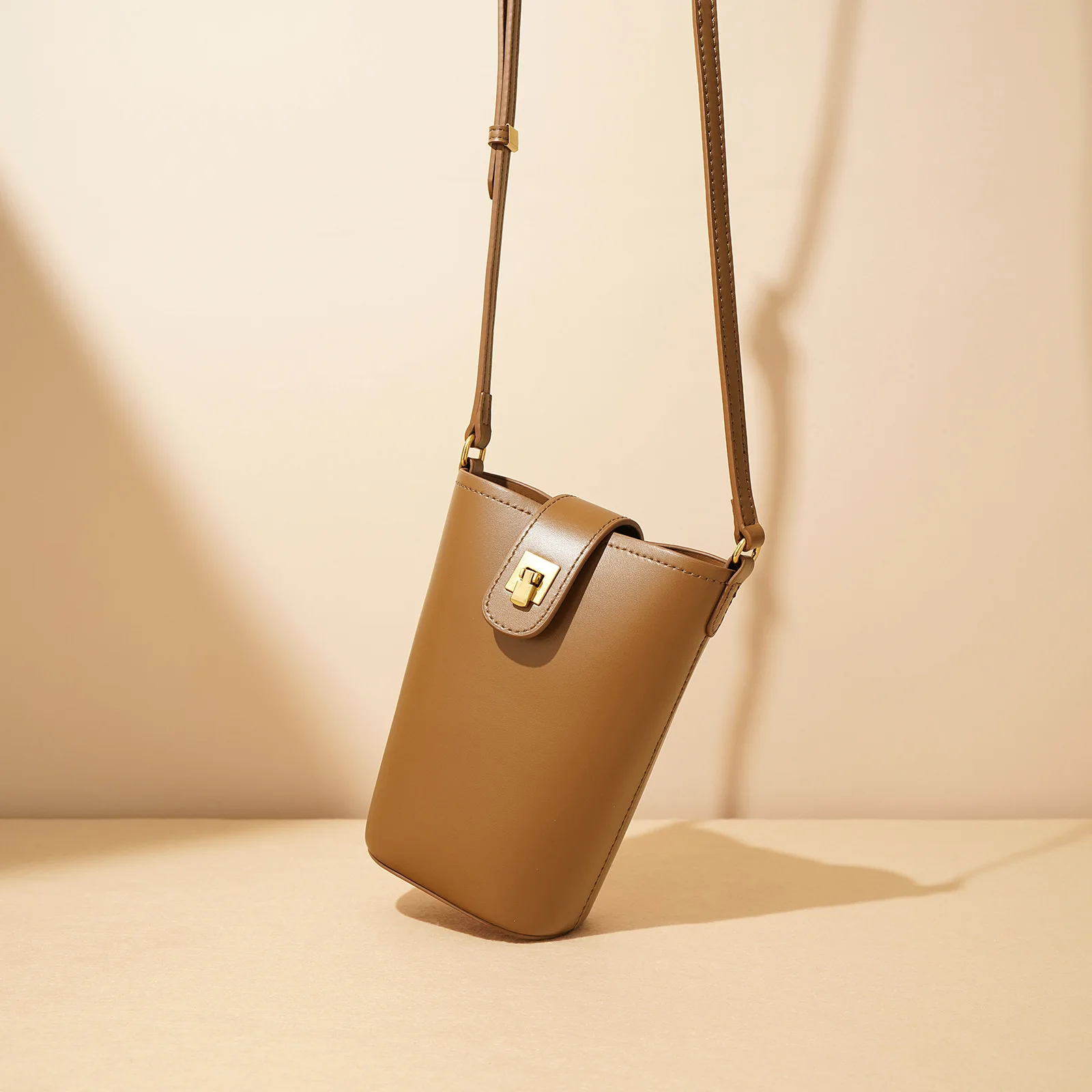 2024 Trend Fashion Mini Cross Body Bags Split Leather Fashion Luxury Women's Crossbody Mobile Phone Bags Portable Shoulder Bags
2024 Trend Fashion Mini Cross Body Bags Split Leather Fashion Luxury Women's Crossbody Mobile Phone Bags Portable Shoulder Bags