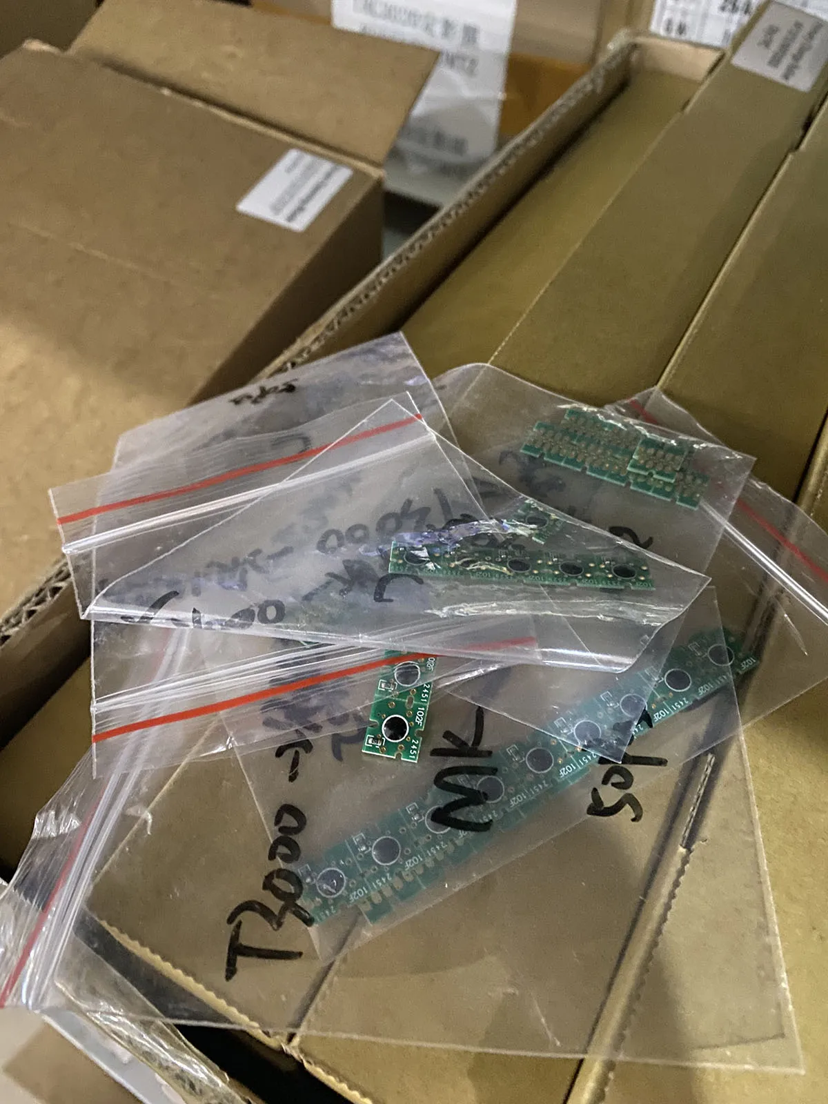 T6941-T6945 Cartridge Chip For Epson SureColor T3000 T5000 T7000 T3070 T5070 T7070 T3200 T5200 T7200 T3270 T5270 T7270 Printer
T6941-T6945 Cartridge Chip For Epson SureColor T3000 T5000 T7000 T3070 T5070 T7070 T3200 T5200 T7200 T3270 T5270 T7270 Printer