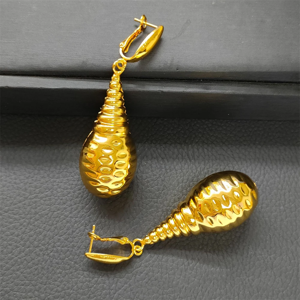 Dubai Gold Plated Earrings for Women's Fashion Luxury Copper Jewelry Accessories Day Dress Banquet Anniversary Gift
Dubai Gold Plated Earrings for Women's Fashion Luxury Copper Jewelry Accessories Day Dress Banquet Anniversary Gift