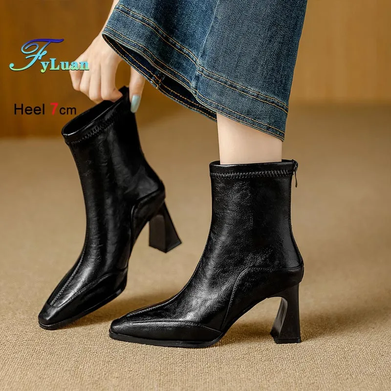 Новые модные женские короткие ботинки 2026 года: сексуальные, с острым носком, на каблуке 7 см, на молнии сзади, осенне-зимние, на шпильке
Новые модные женские короткие ботинки 2026 года: сексуальные, с острым носком, на каблуке 7 см, на молнии сзади, осенне-зимние, на шпильке