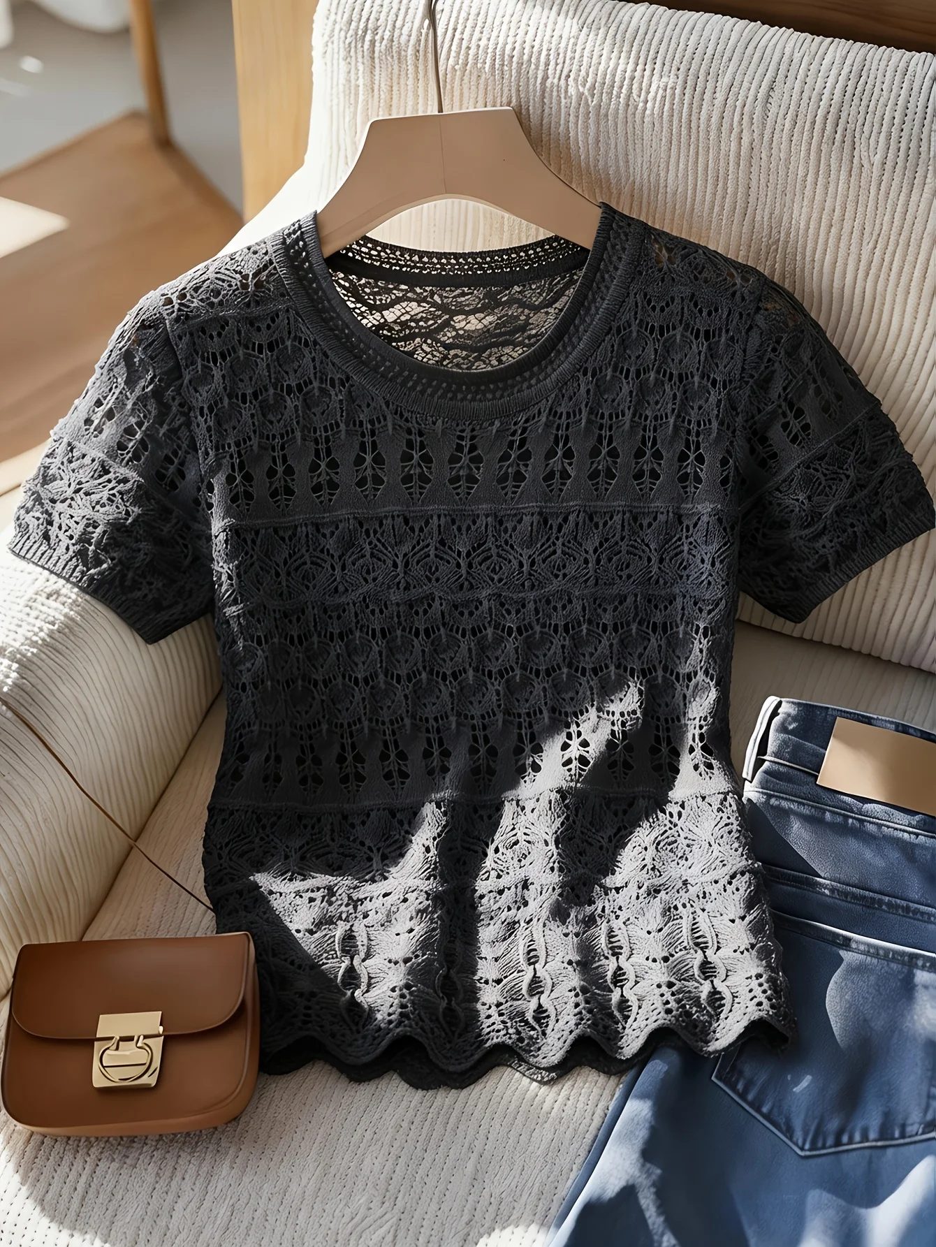 Hollow crochet short-sleeve round neck thin knit top, loose casual sun protection outerwear for summer, fashionable and elegant
Hollow crochet short-sleeve round neck thin knit top, loose casual sun protection outerwear for summer, fashionable and elegant