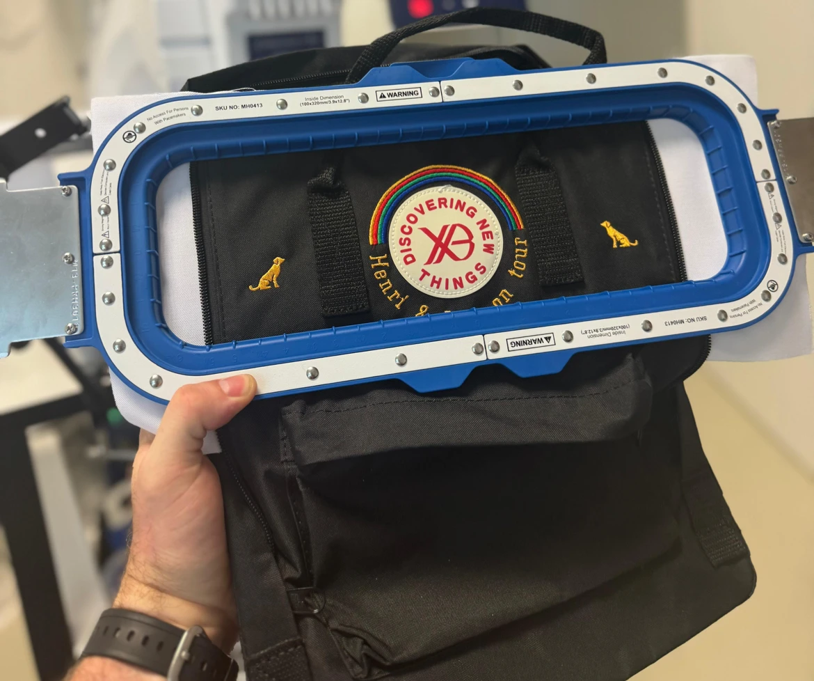 Магнитный наклейка Brother Magnetische Stickrahmen для PR1050X, PR1000, PR680W, PR650, PRS100, VR Mighty Hoop Hoopmaster
Магнитный наклейка Brother Magnetische Stickrahmen для PR1050X, PR1000, PR680W, PR650, PRS100, VR Mighty Hoop Hoopmaster